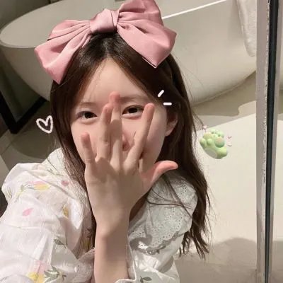 女孩向前走
